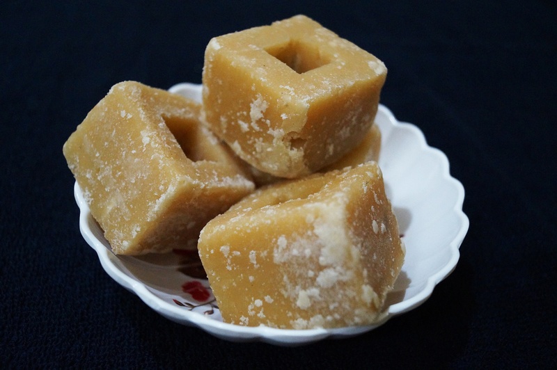 Jaggery Cubes (Light)